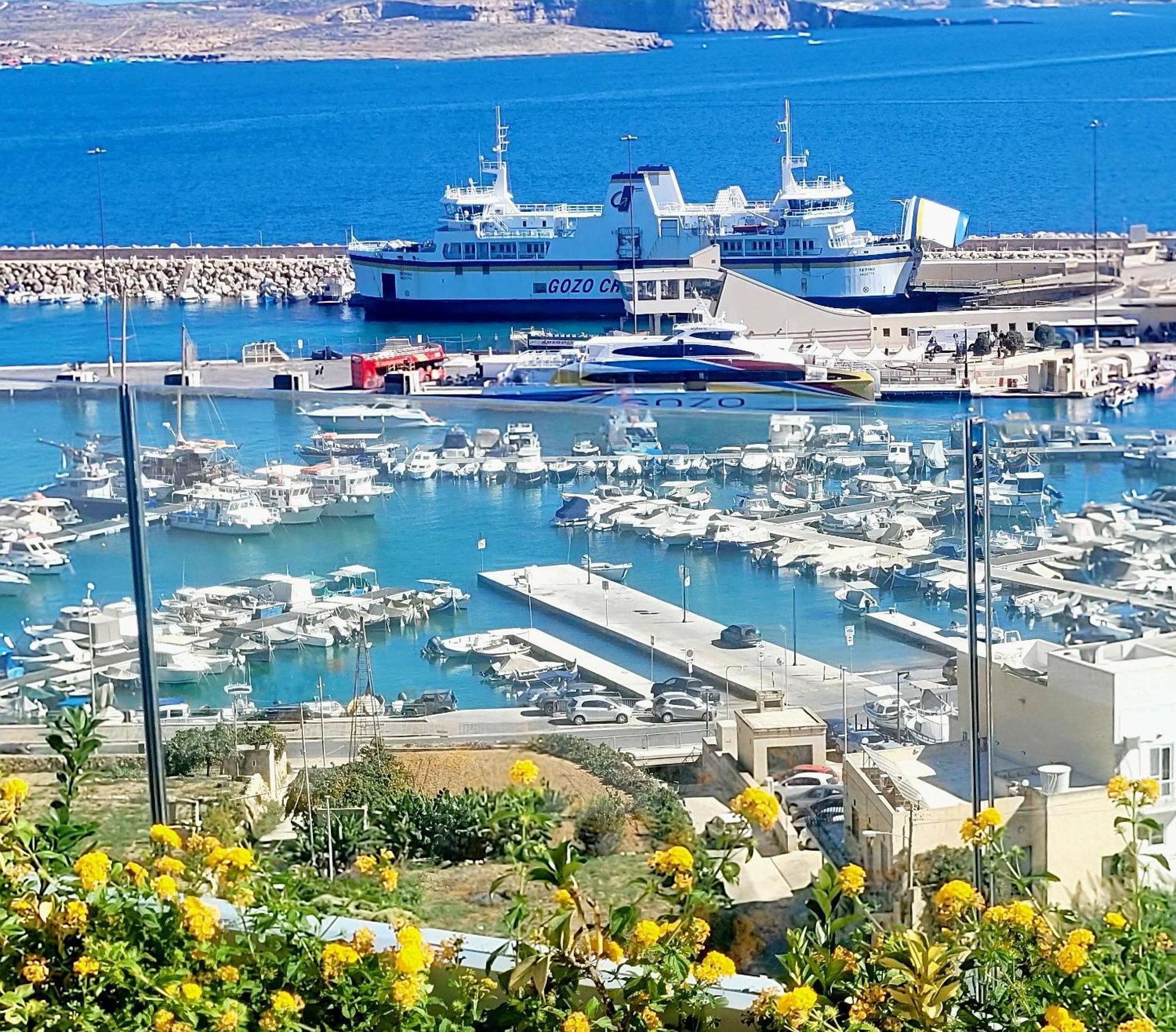 Grand Hotel Gozo Għajnsielem Esterno foto